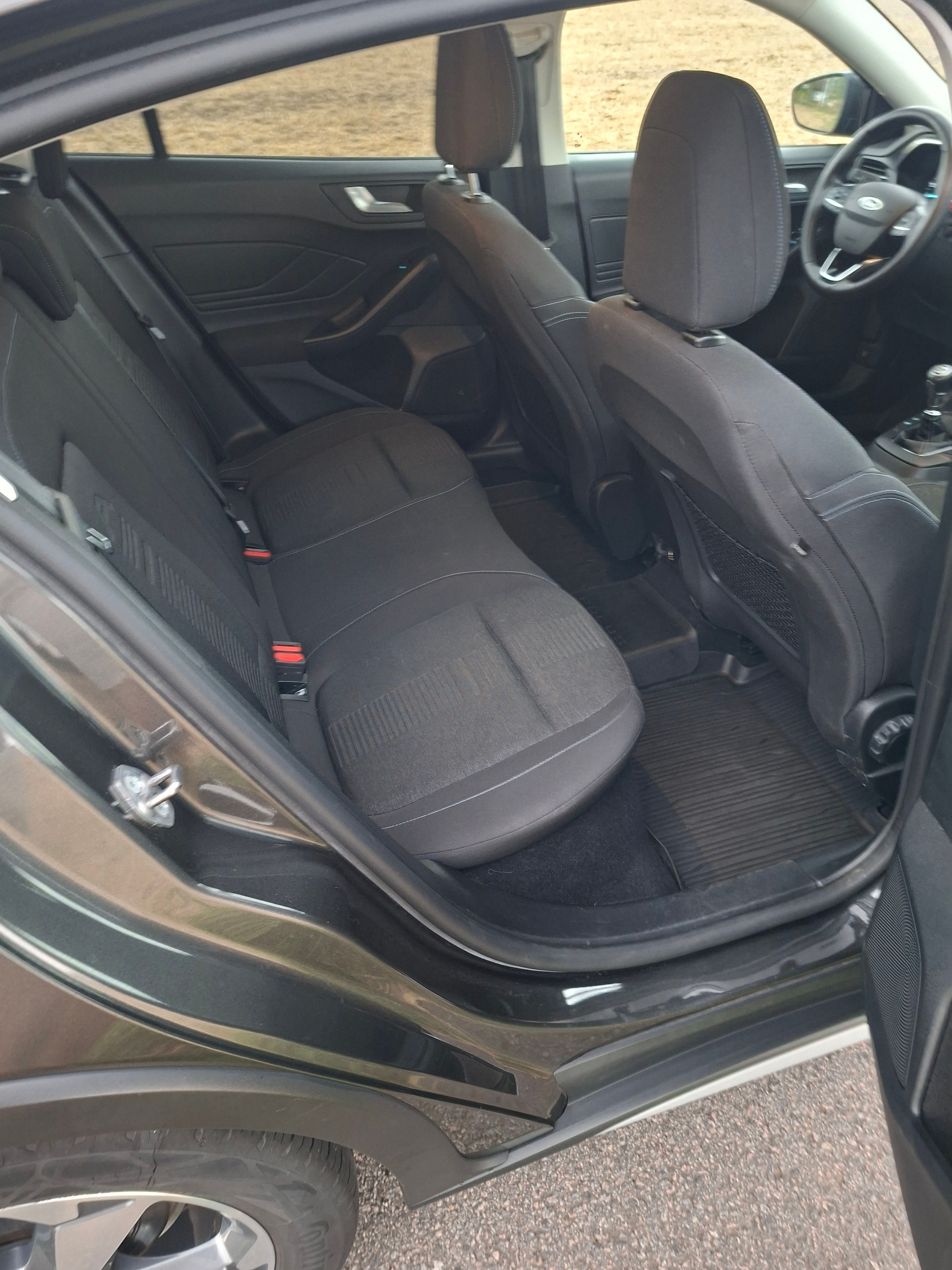 Ford Focus Active 1.0 EcoBoost Manuell 2022, bild 5/6