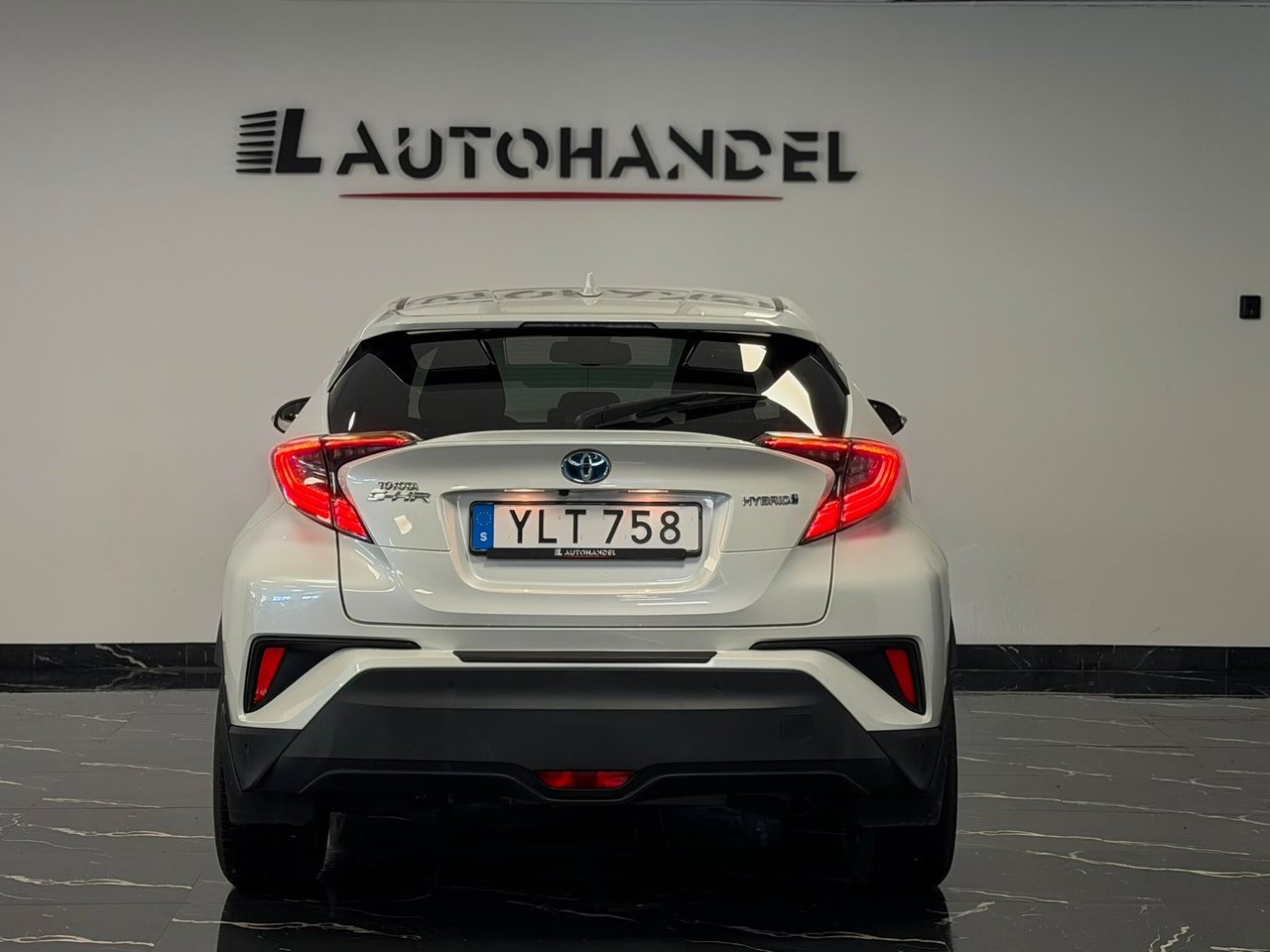 Toyota C-HR Hybrid CVT Executive 122Hk 2018, bild 5/10