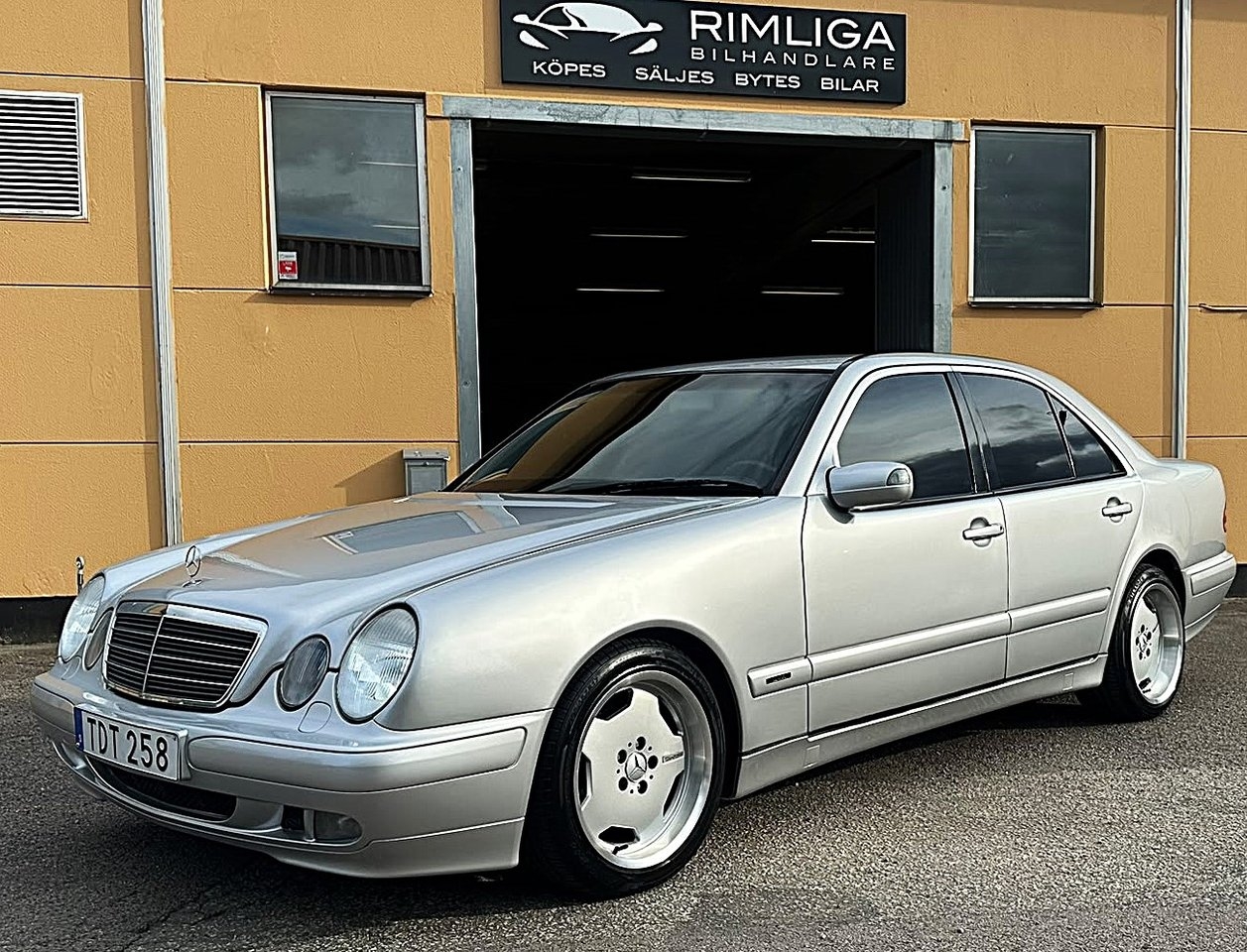 Mercedes-Benz E