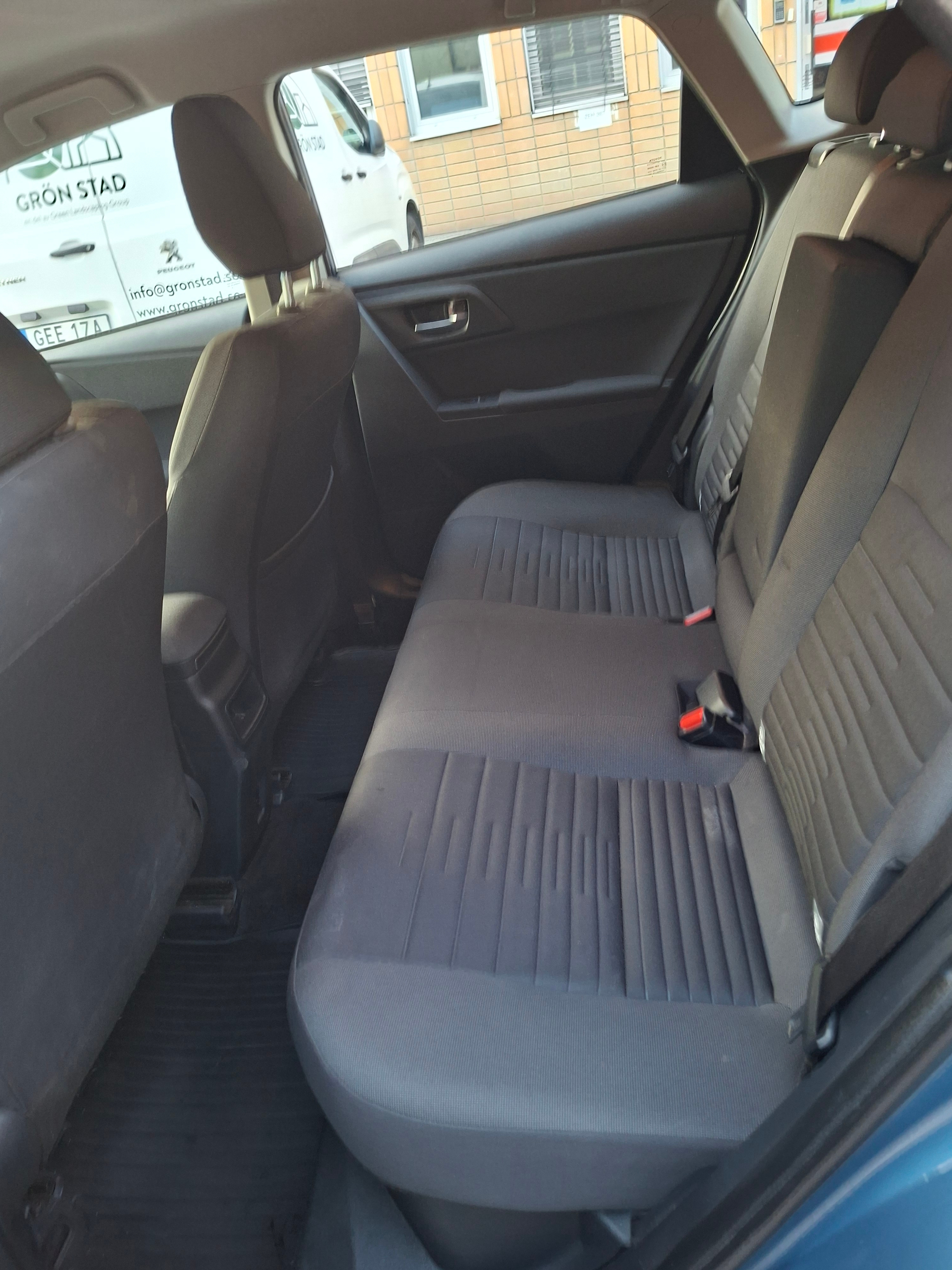 Toyota Auris Hybrid e-CVT 2016, bild 7/8
