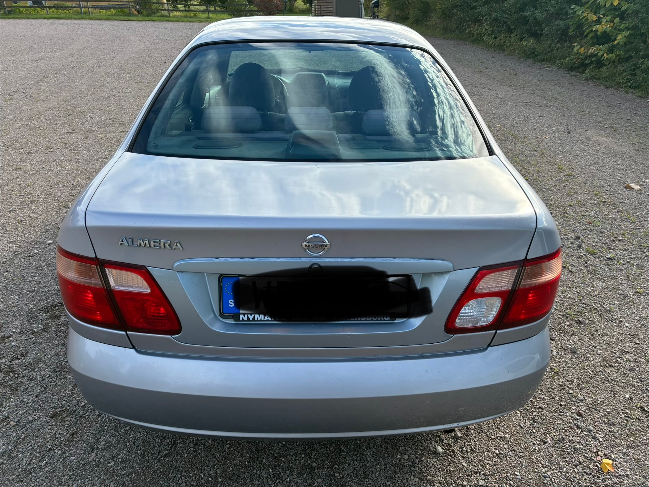 Nissan Almera Sedan 1.8 Manuell 2004, bild 2/11