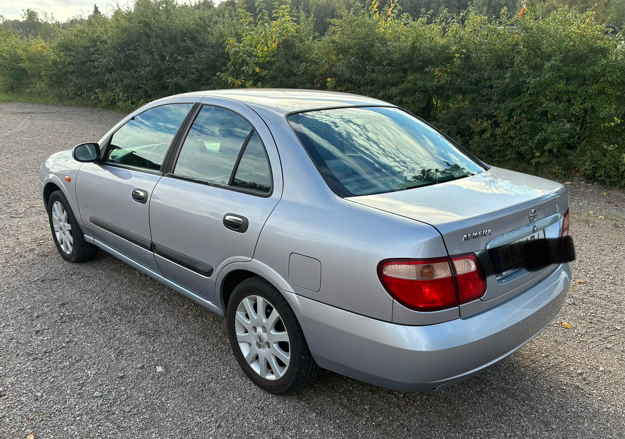 Nissan Almera Sedan 1.8 Manuell 2004, bild 3/11