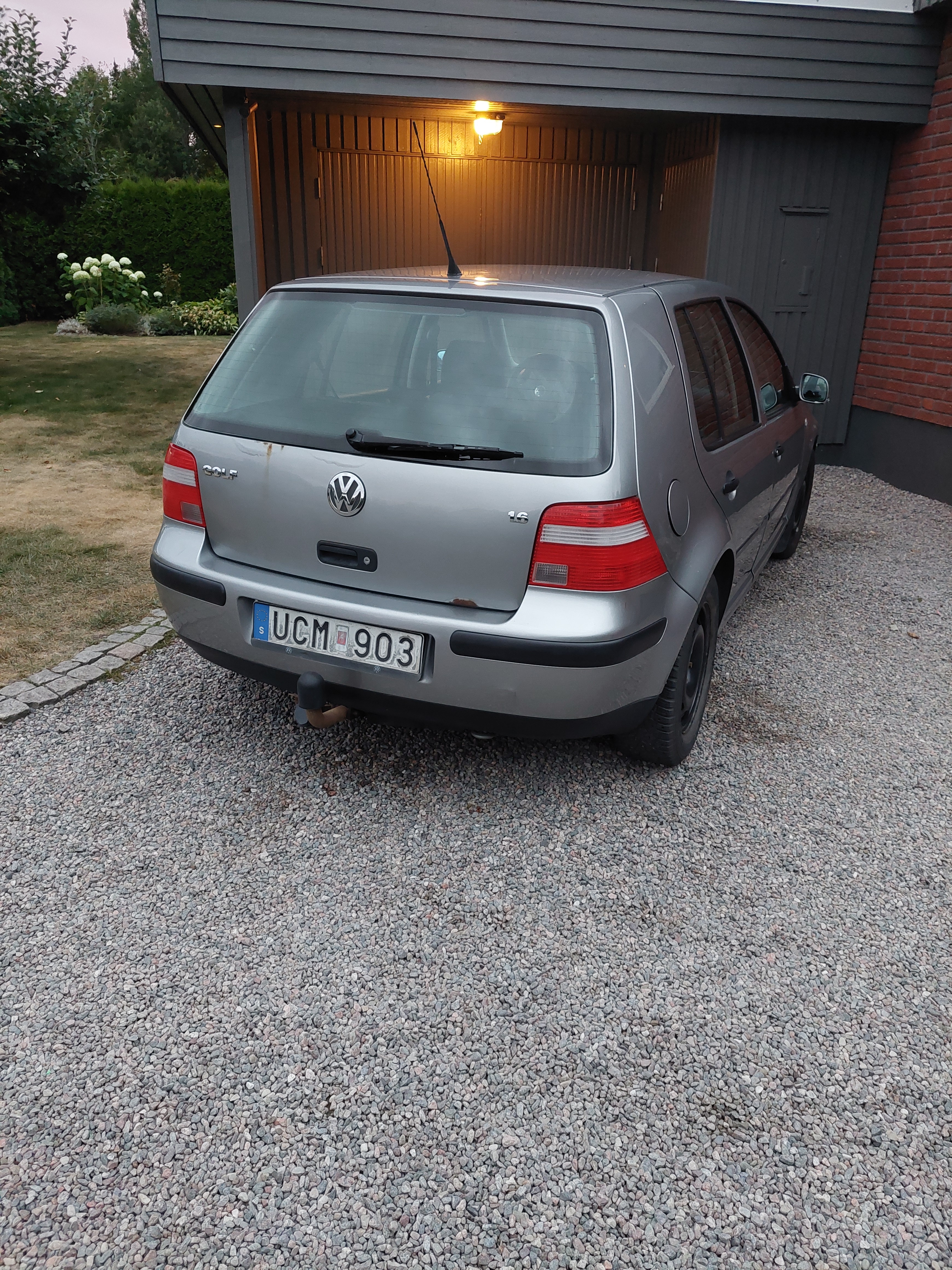 Volkswagen Golf IV 5-dörrar 1.6 Manuell 2003, bild 2/3