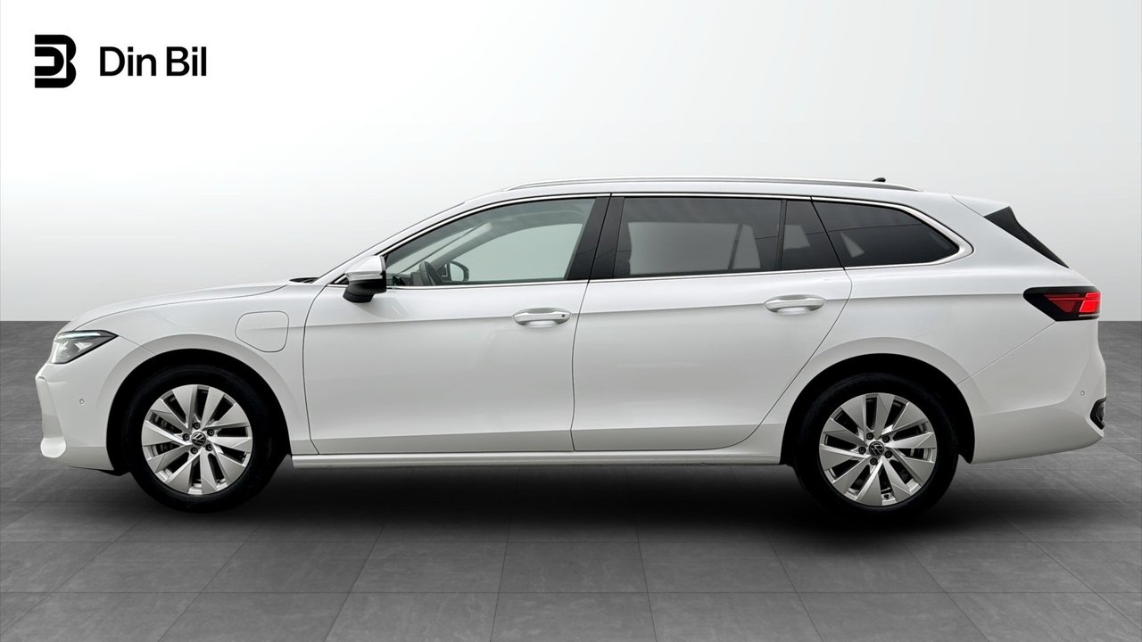 Volkswagen Passat 2025, photo 2/10