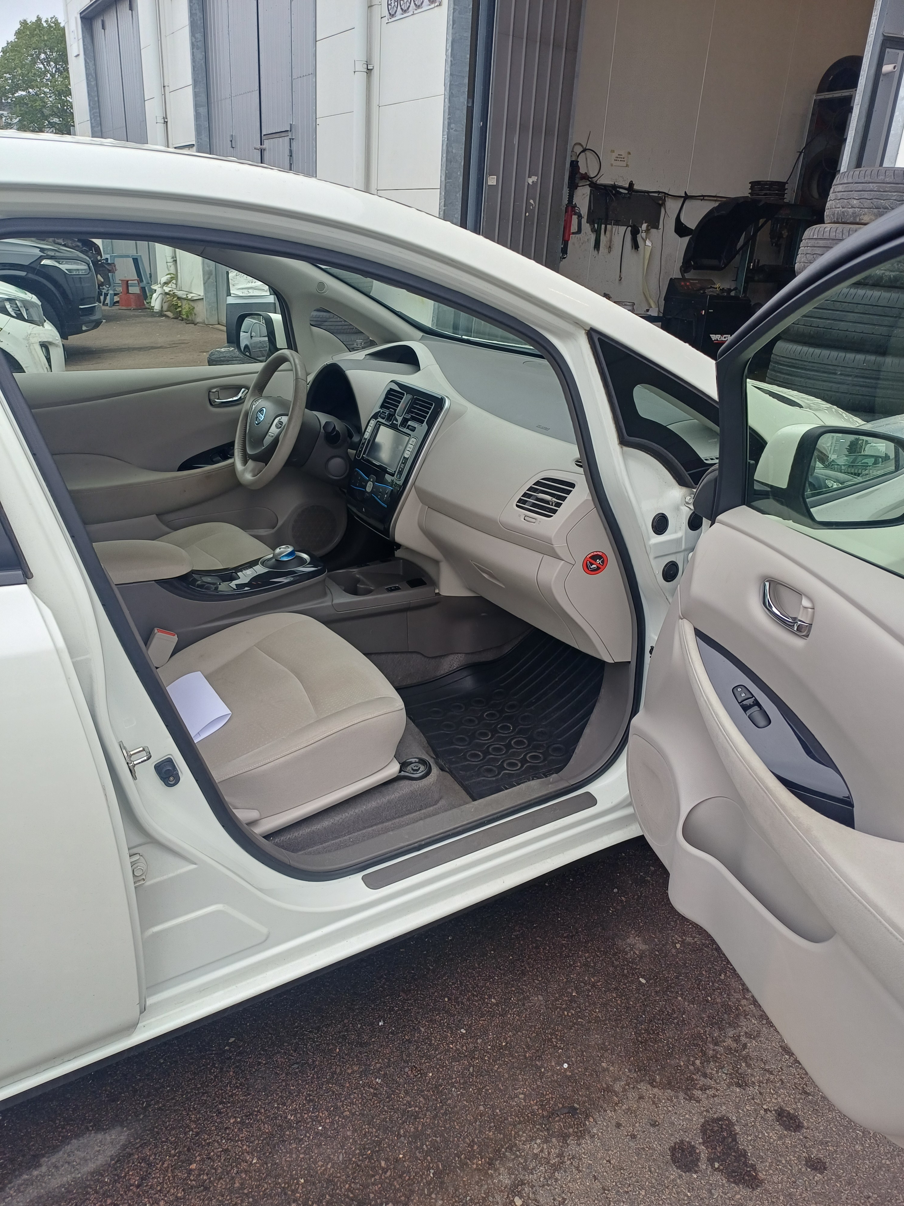 Nissan Leaf 24 kWh 2012, bild 4/5