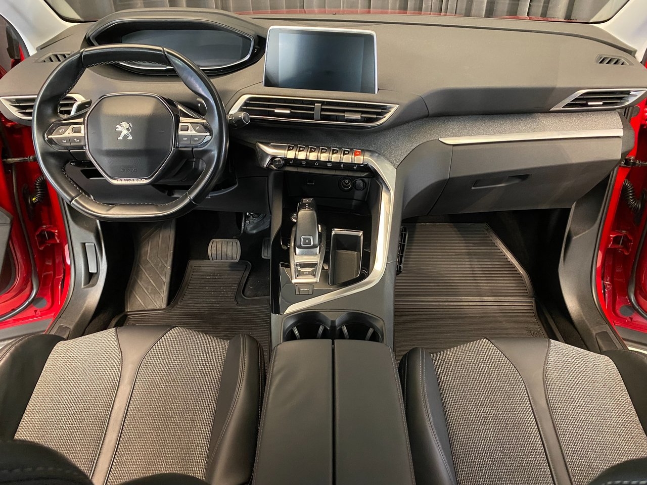 Peugeot 3008 1.2 PureTech 130 AUT Allure 2017, bild 6/38