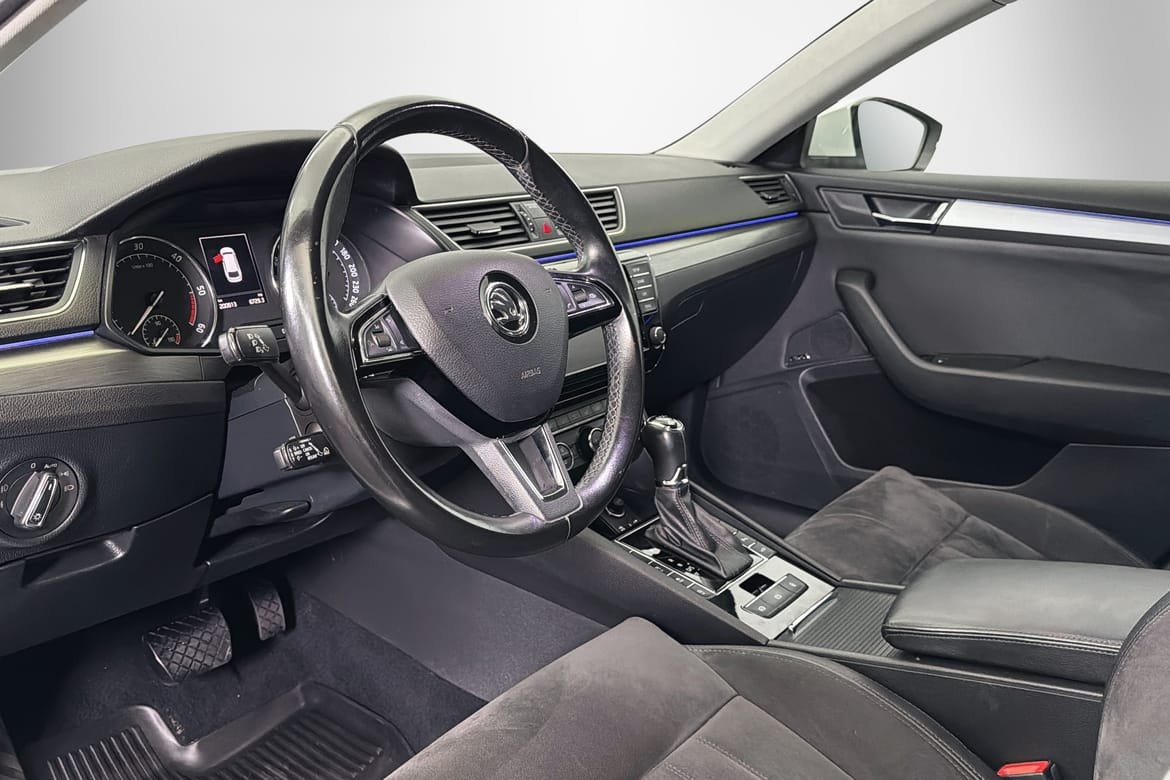 Skoda Superb 2017, bild 4/10