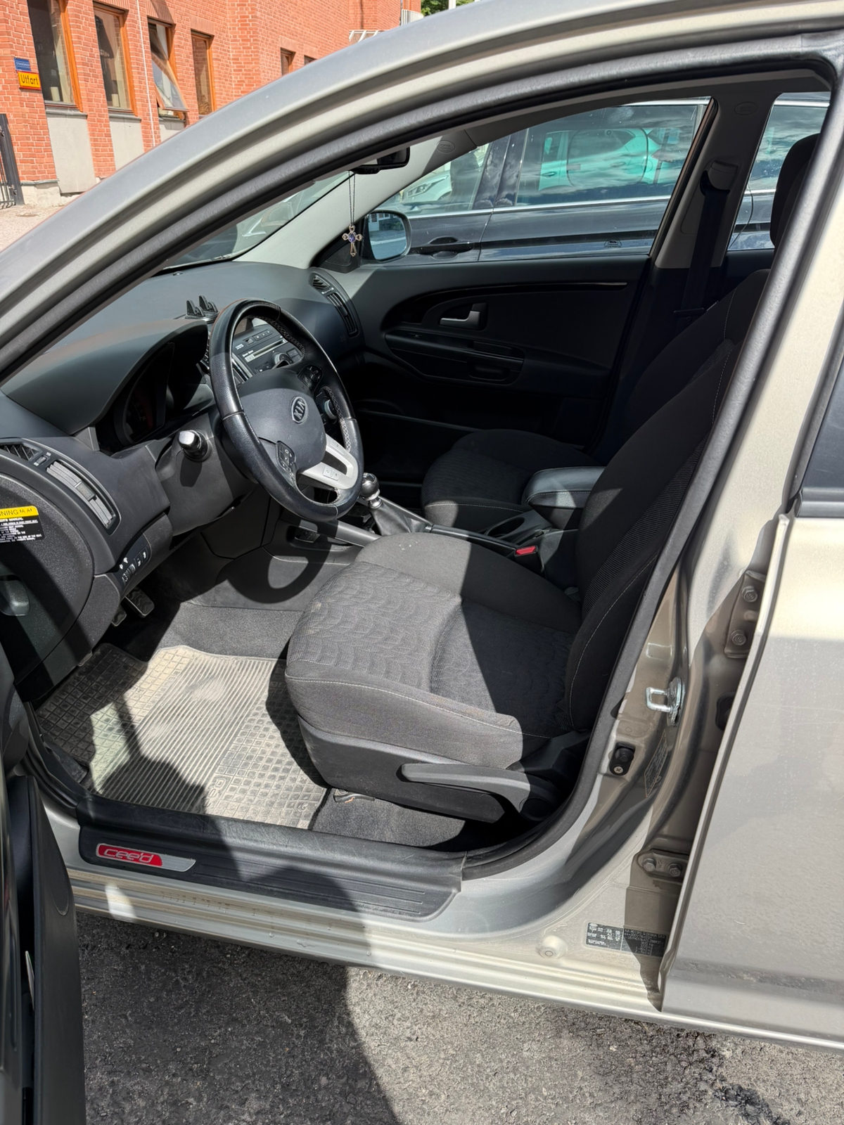 Kia Ceed 1.6 CRDi Manuell 2012, photo 7/10