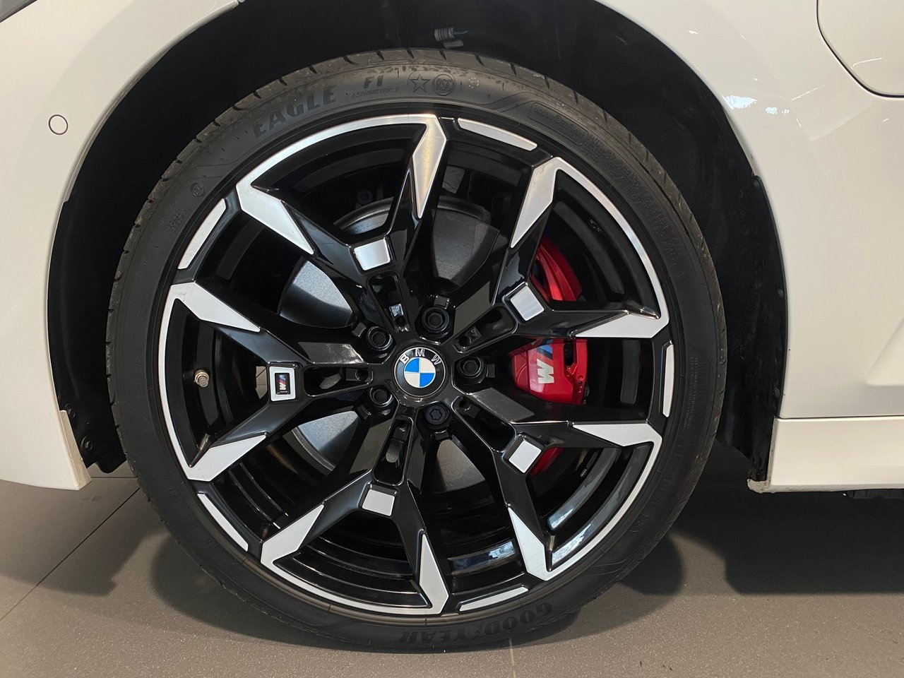 BMW 330 e xDrive M sportpaket 2025, kuva 3/10