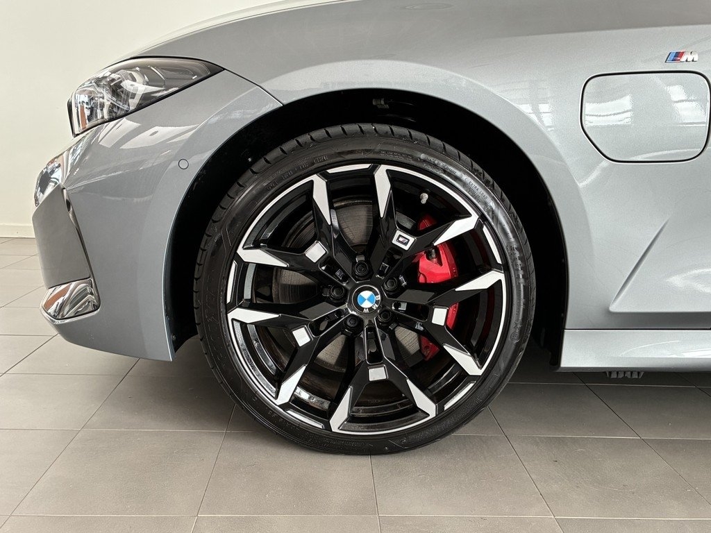 BMW 330 2025, photo 3/10