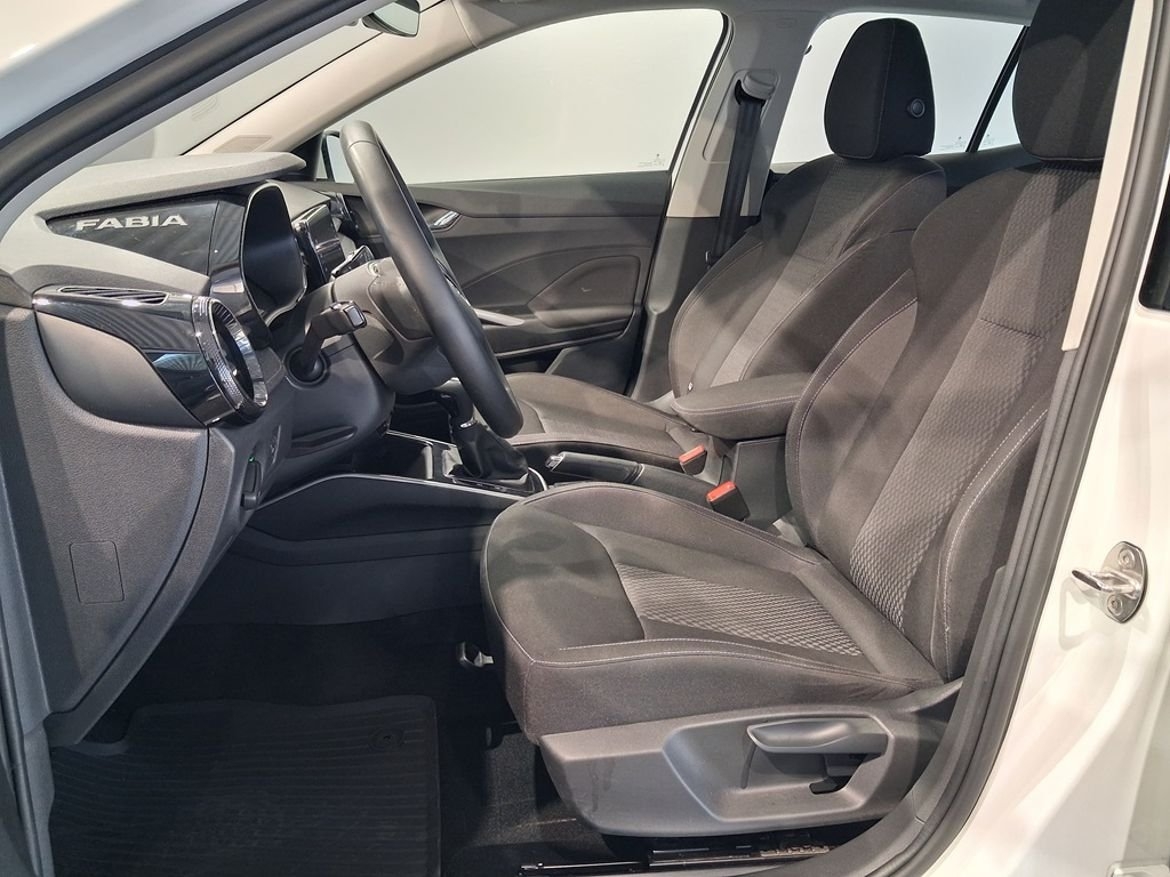 Skoda Fabia Style 1.0 TSI DSG 2023, photo 6/15