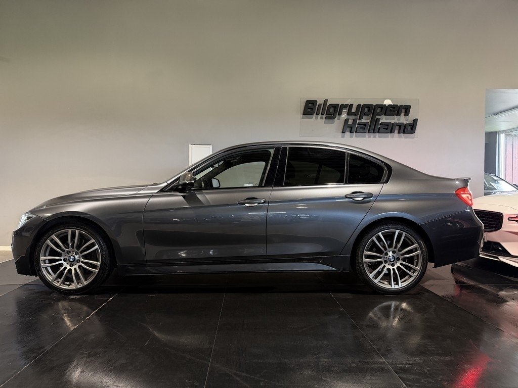 BMW 330 i xDrive Sedan M Sport Cockpit 2018, kuva 2/10