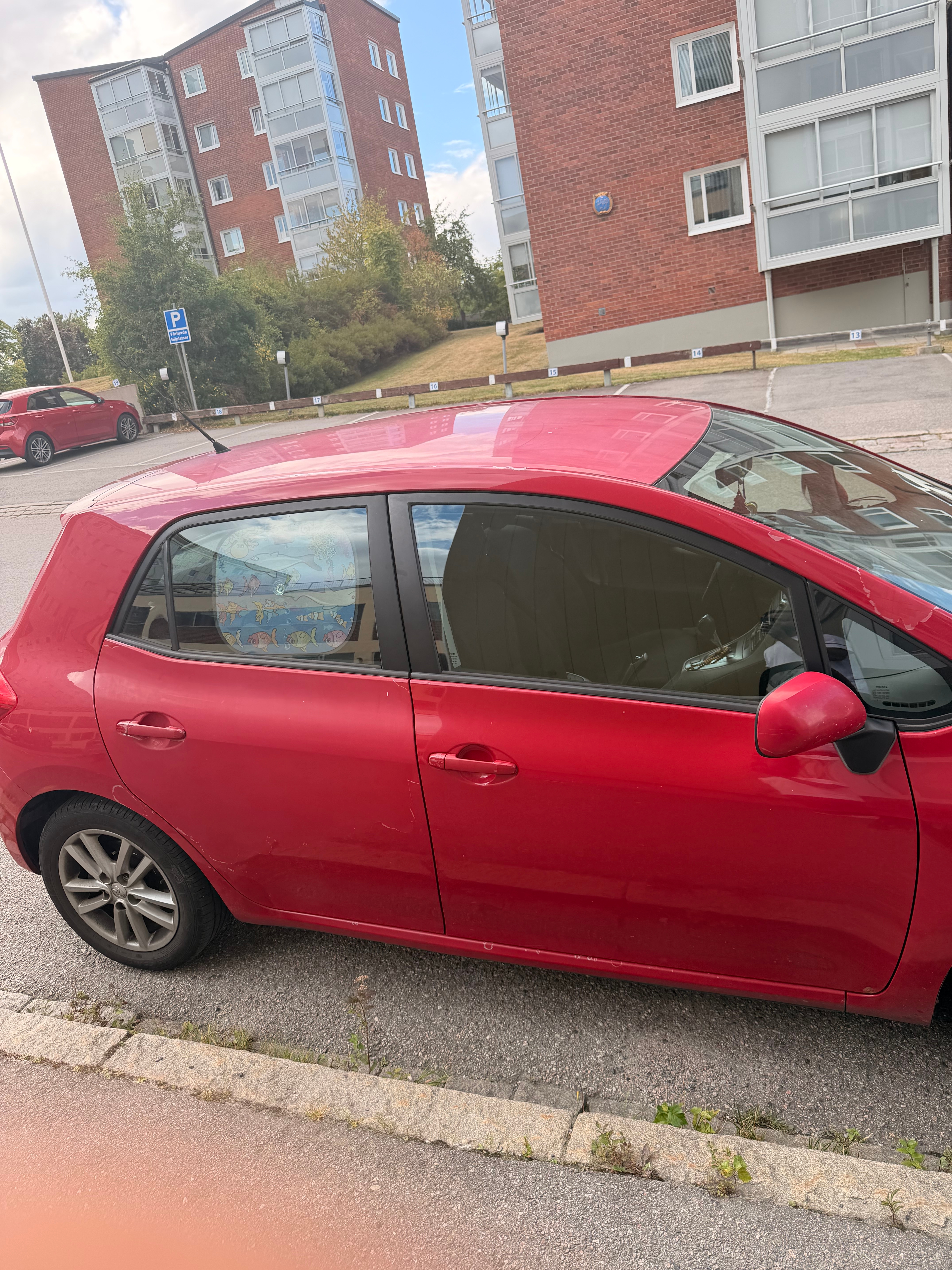 Toyota Auris 2010, bild 2/6