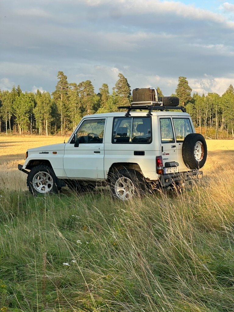 Toyota Land Cruiser 1988, bild 2/5