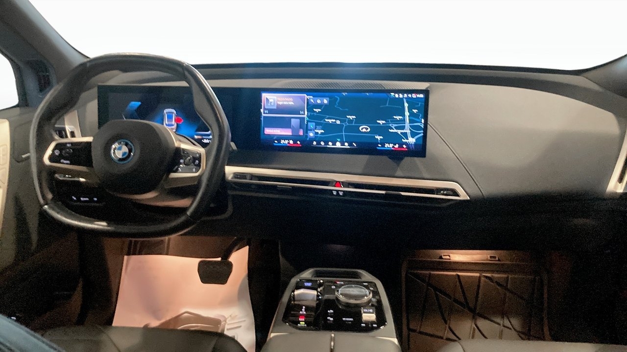 BMW iX 2023, photo 4/10