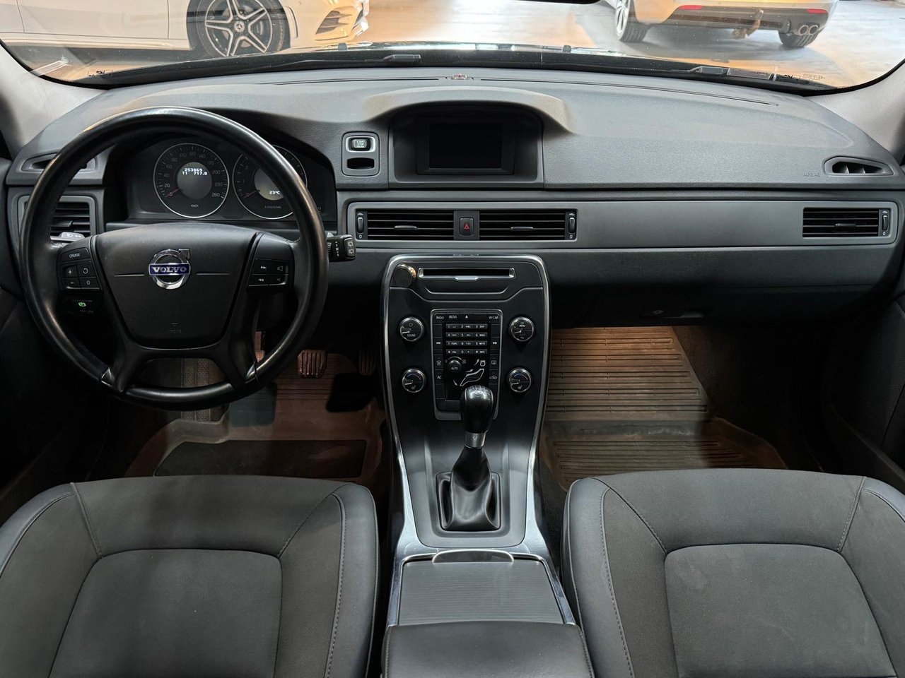 Volvo V70 T4 Kinetic Euro 5 2012, kuva 6/10