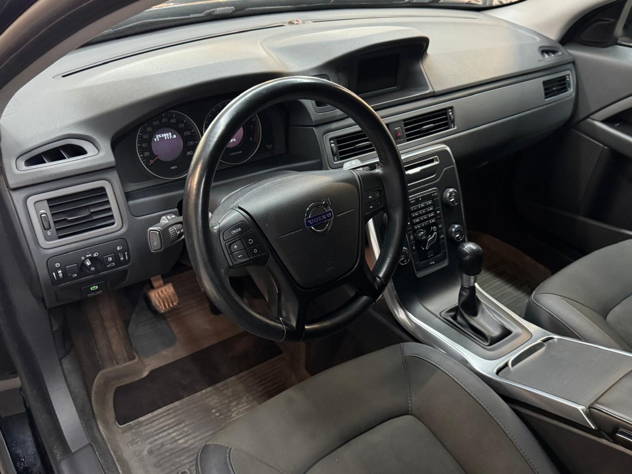 Volvo V70 T4 Kinetic Euro 5 2012, kuva 7/10