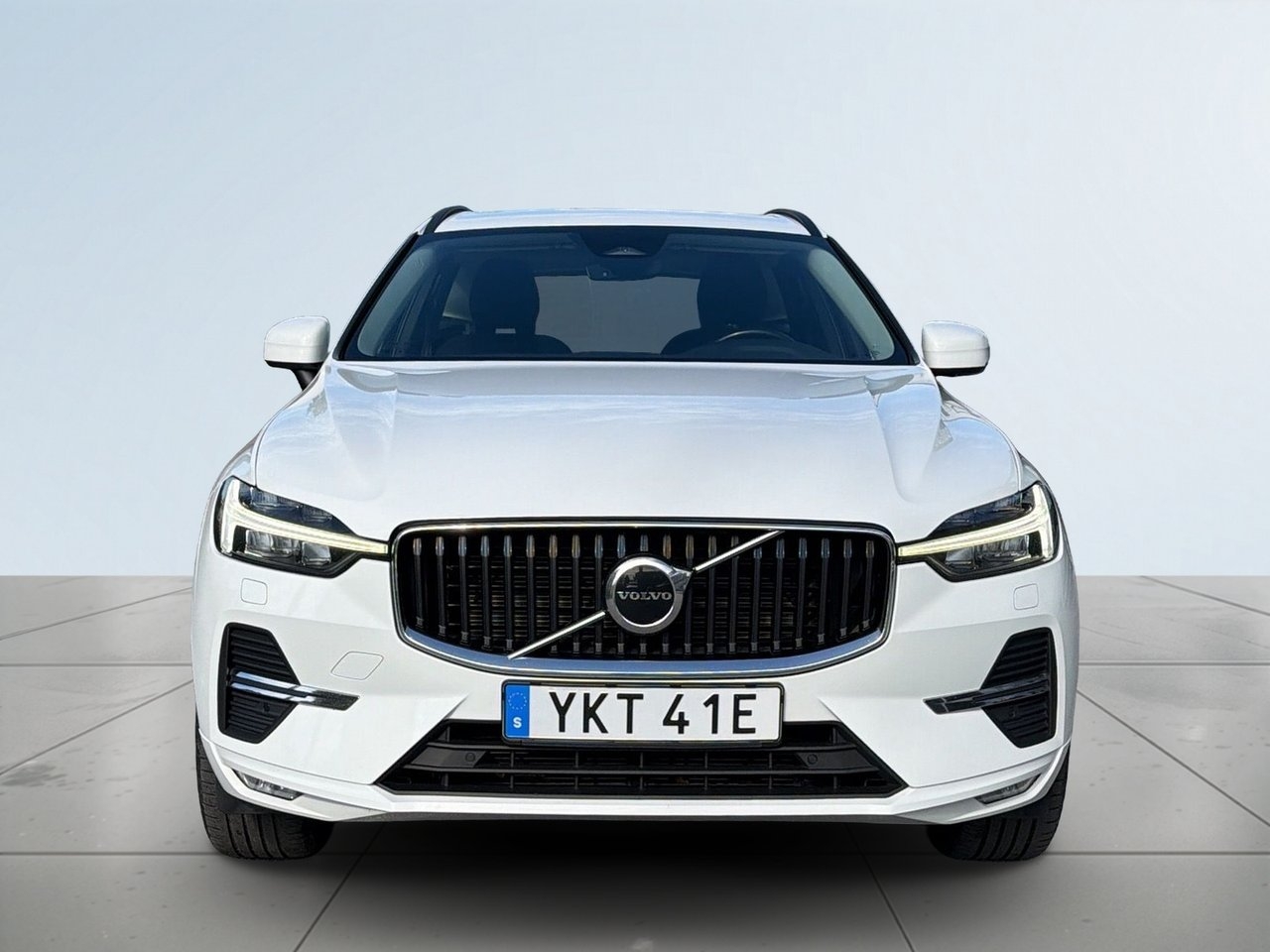 Volvo XC60 B4 AWD Momentum Advanced 2022, photo 2/18