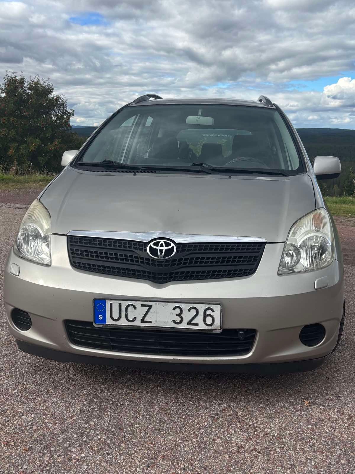 Toyota Verso 2003, bild 2/3