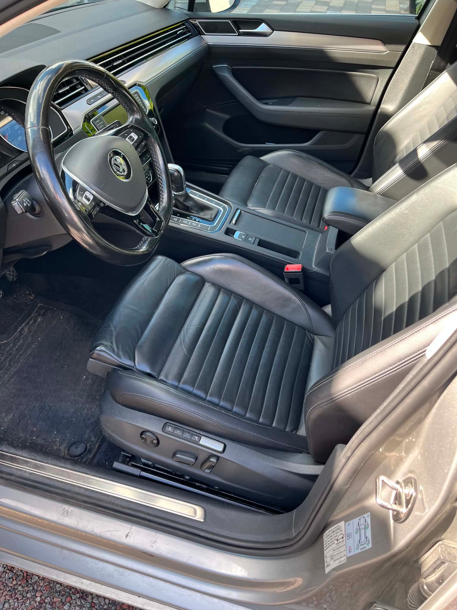 Volkswagen Passat 2015, bild 3/4