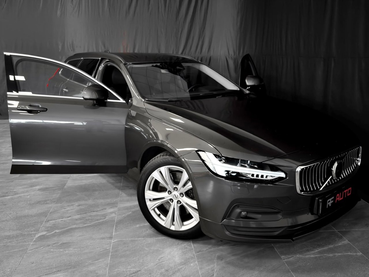 Volvo V90 2023, photo 4/10