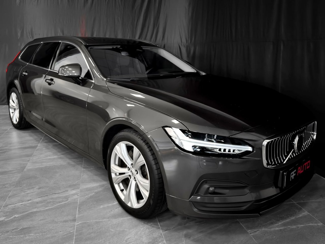 Volvo V90 2023, photo 2/10
