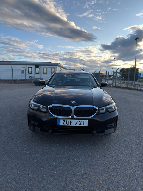 BMW 330 e Sedan Steptronic 2020, bild 2/6