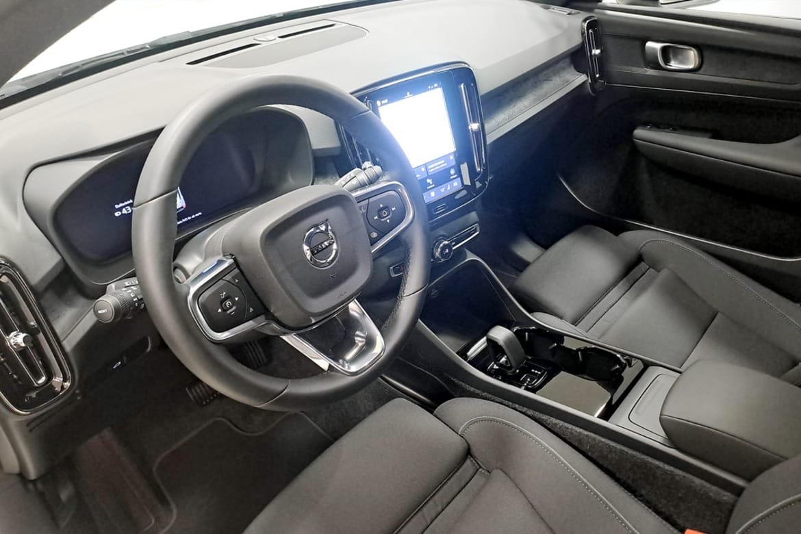 Volvo XC40 Recharge Extended Range Plus 2024, photo 7/17