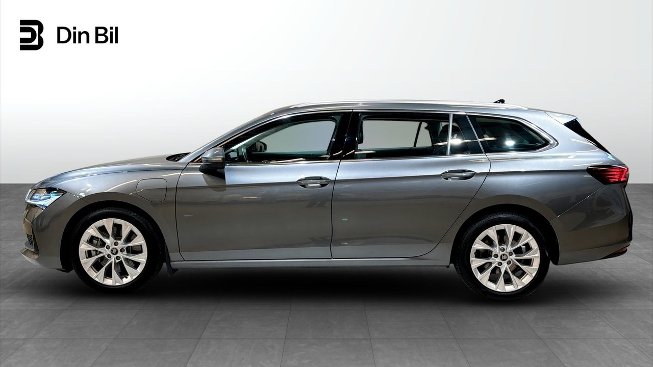 Skoda Superb Combi Selection iV DSG 2025, bild 2/22