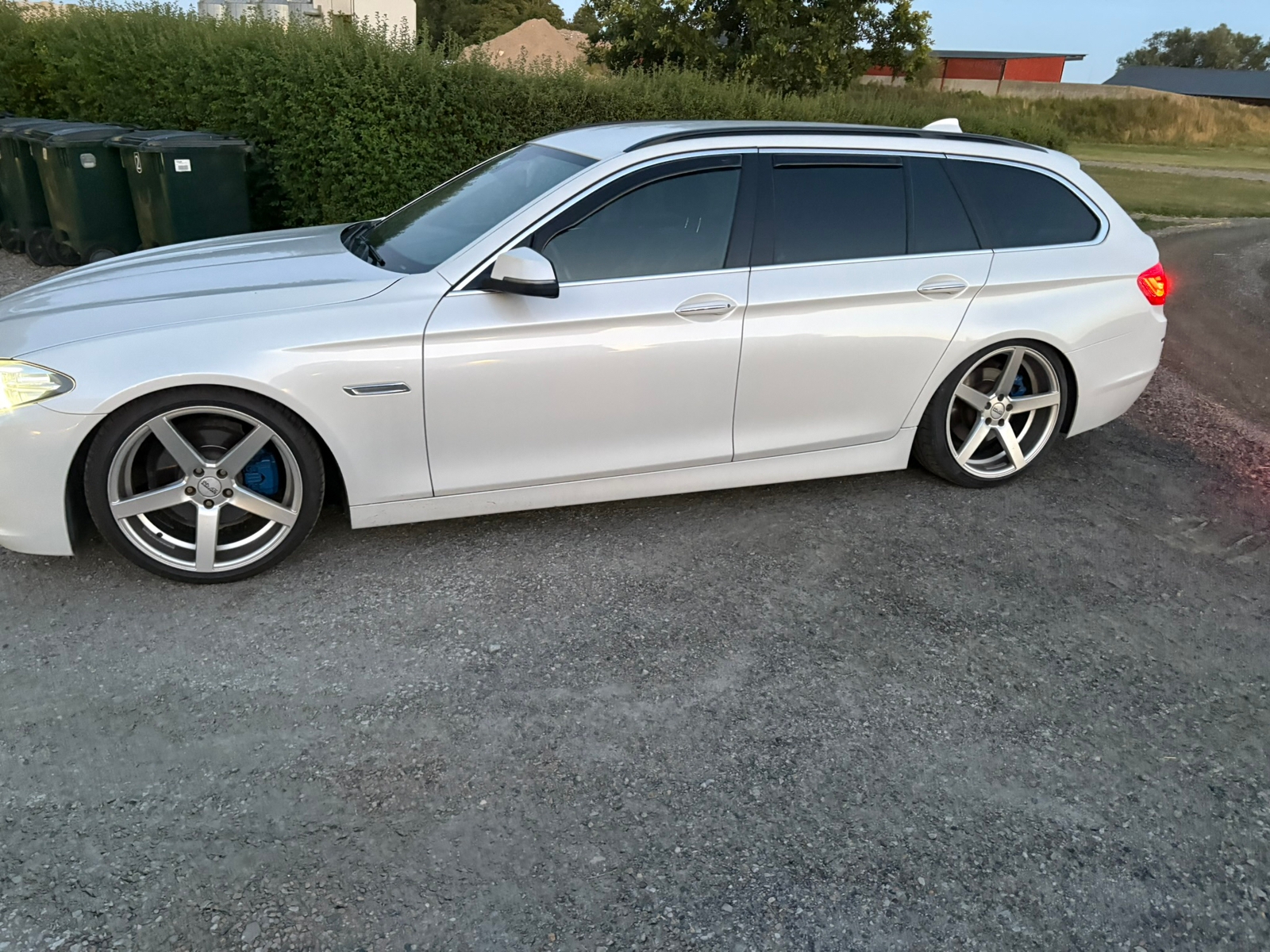 BMW 520 d Touring Steptronic 2014, bild 2/5