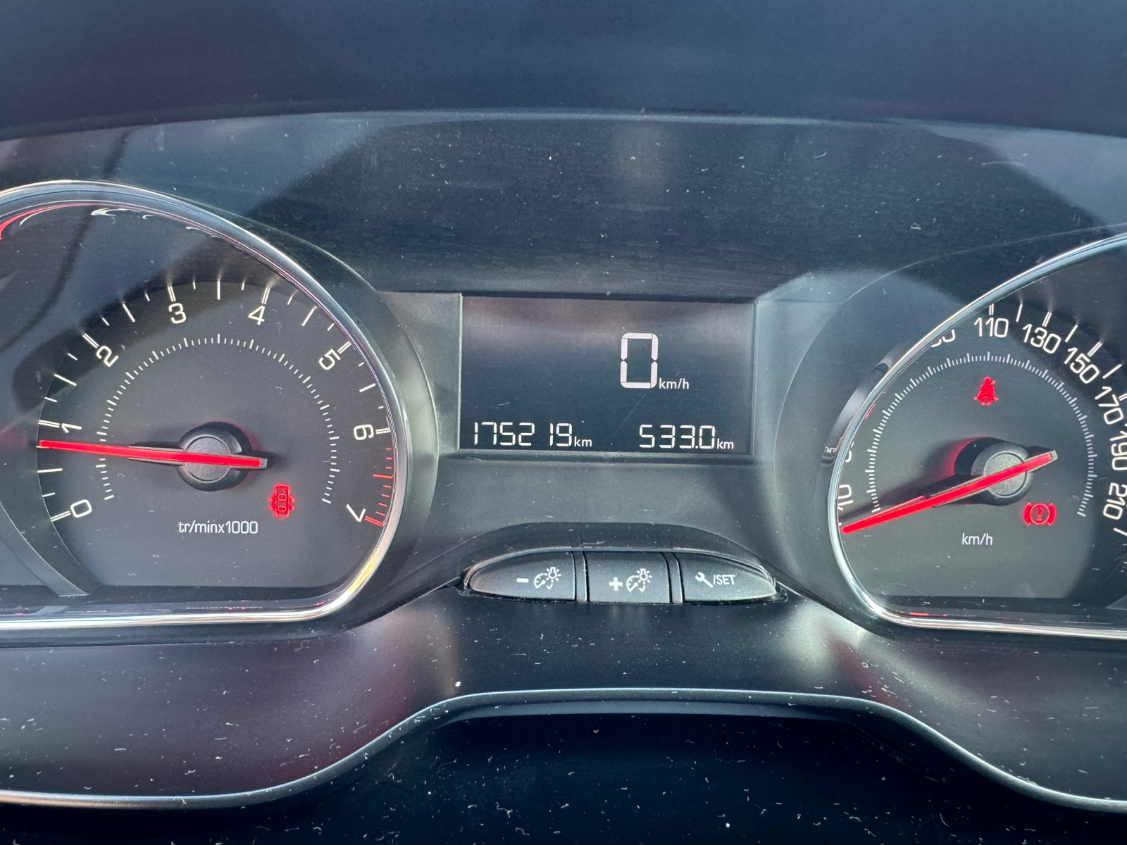 Peugeot 208 5-dörrar 1.2 VTi 82 Manuell 2014, bild 7/9