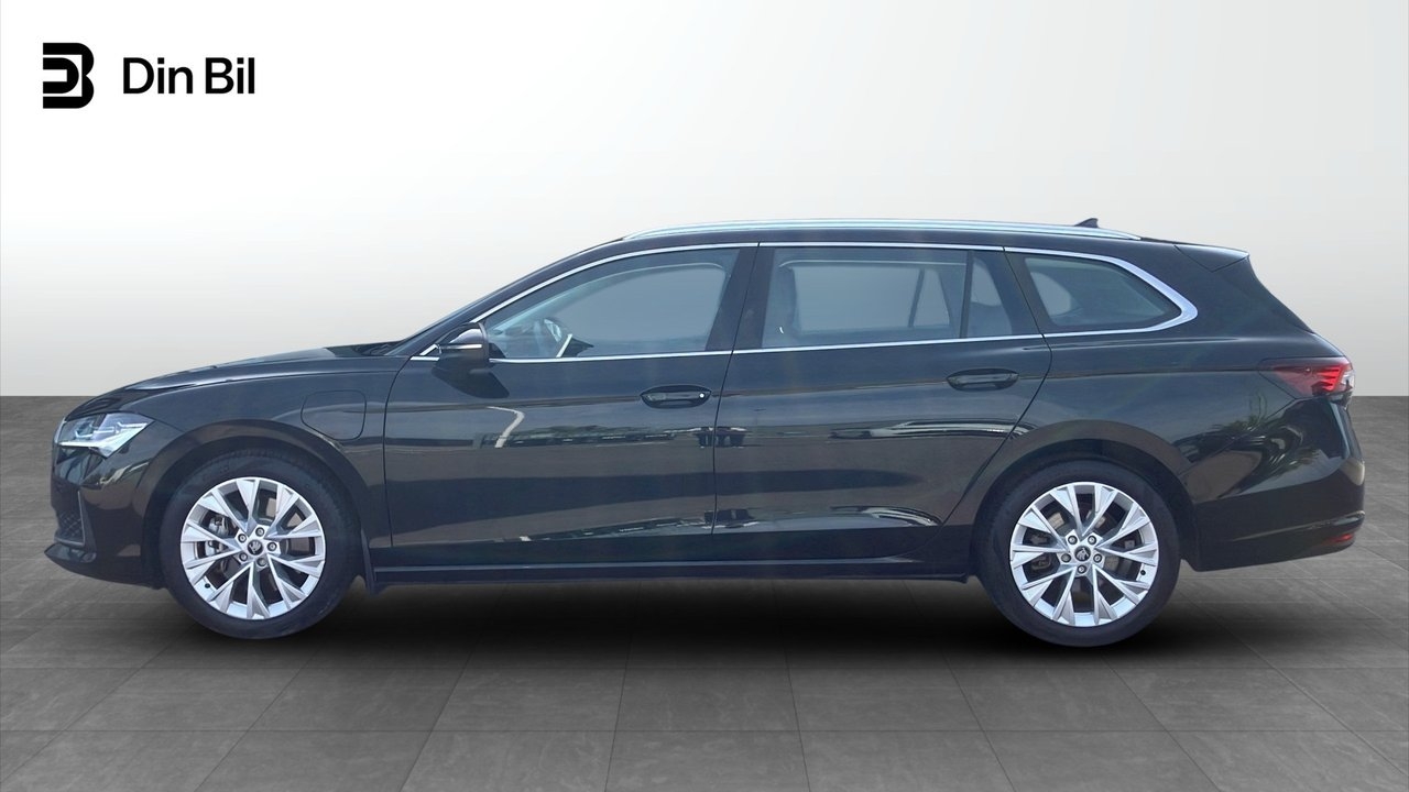 Skoda Superb 2025, bild 2/12