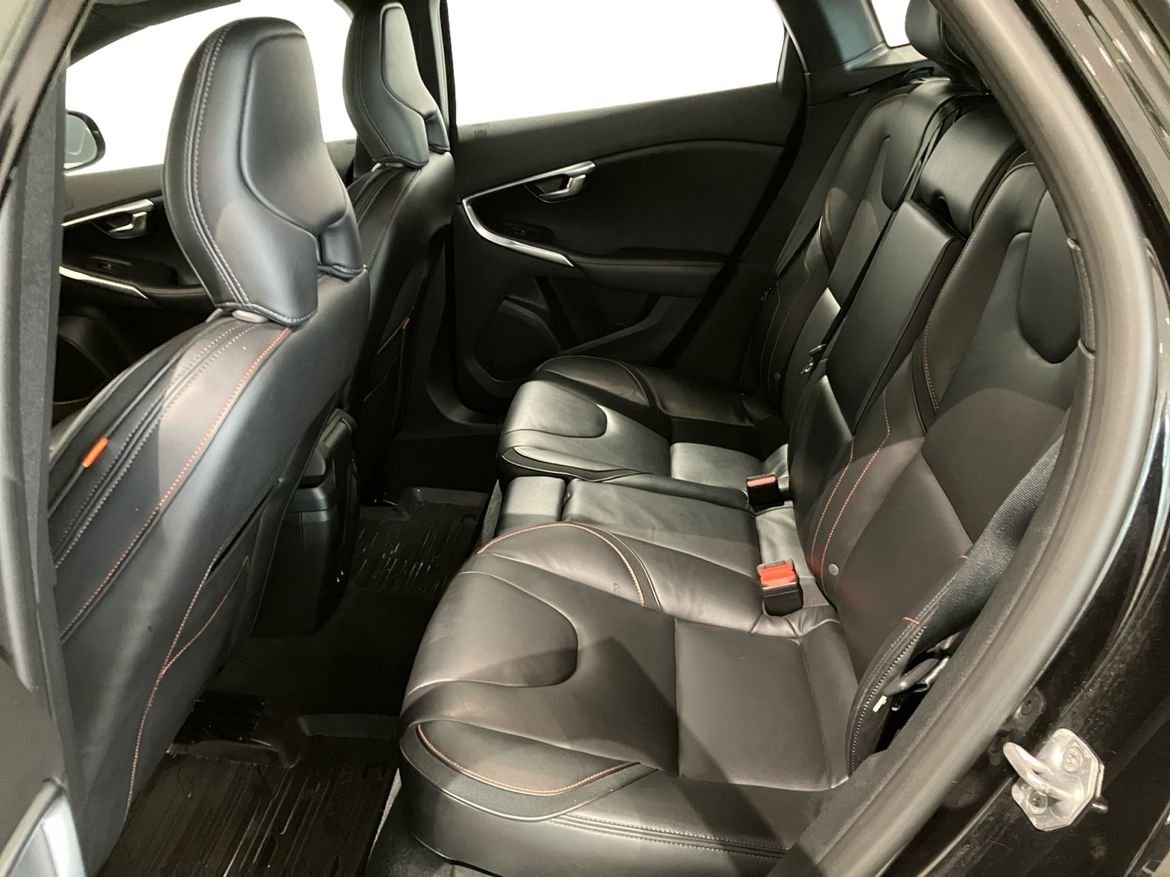 Volvo V40 Cross Country 2016, photo 7/14