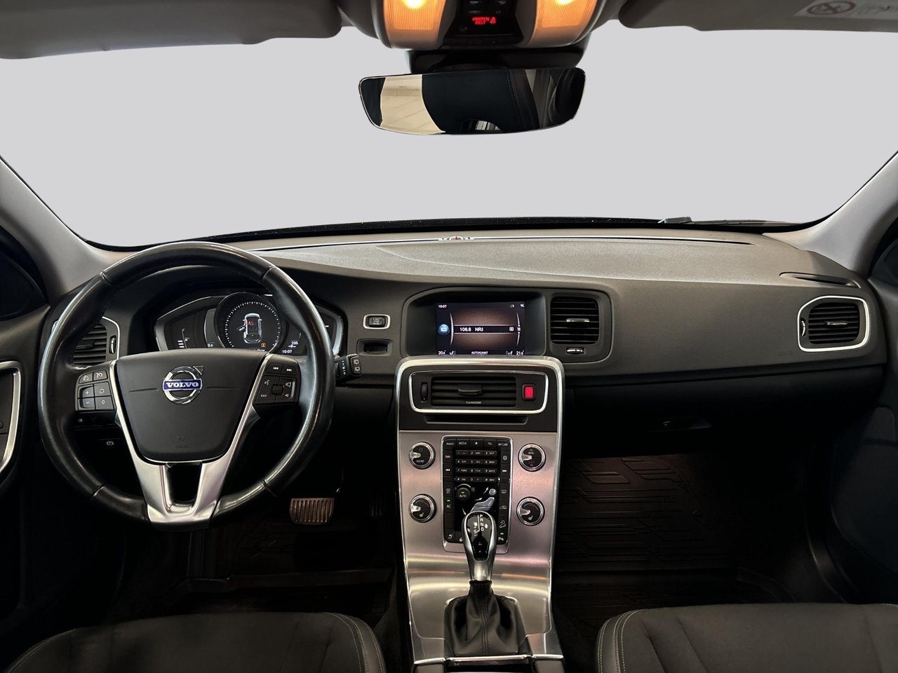 Volvo V60 Cross Country 2018, kuva 7/10