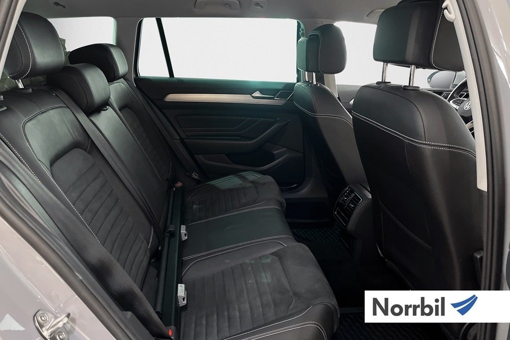 Volkswagen Passat 2023, photo 7/10