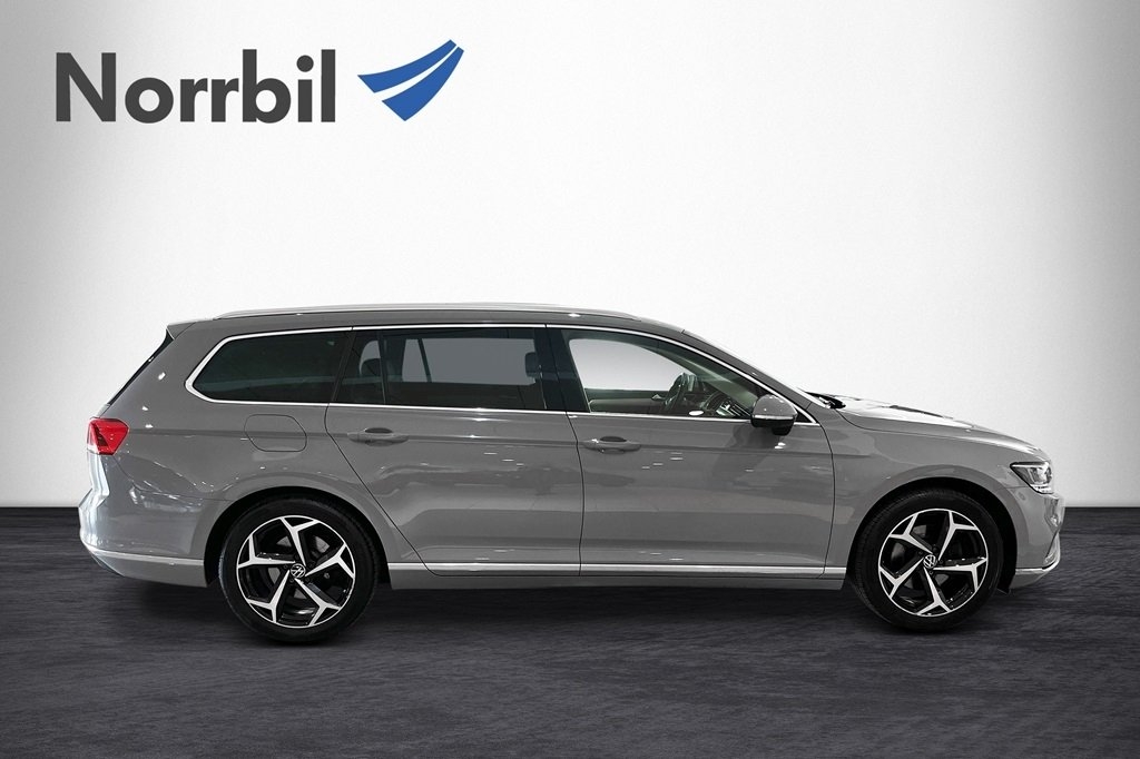 Volkswagen Passat 2023, photo 5/10