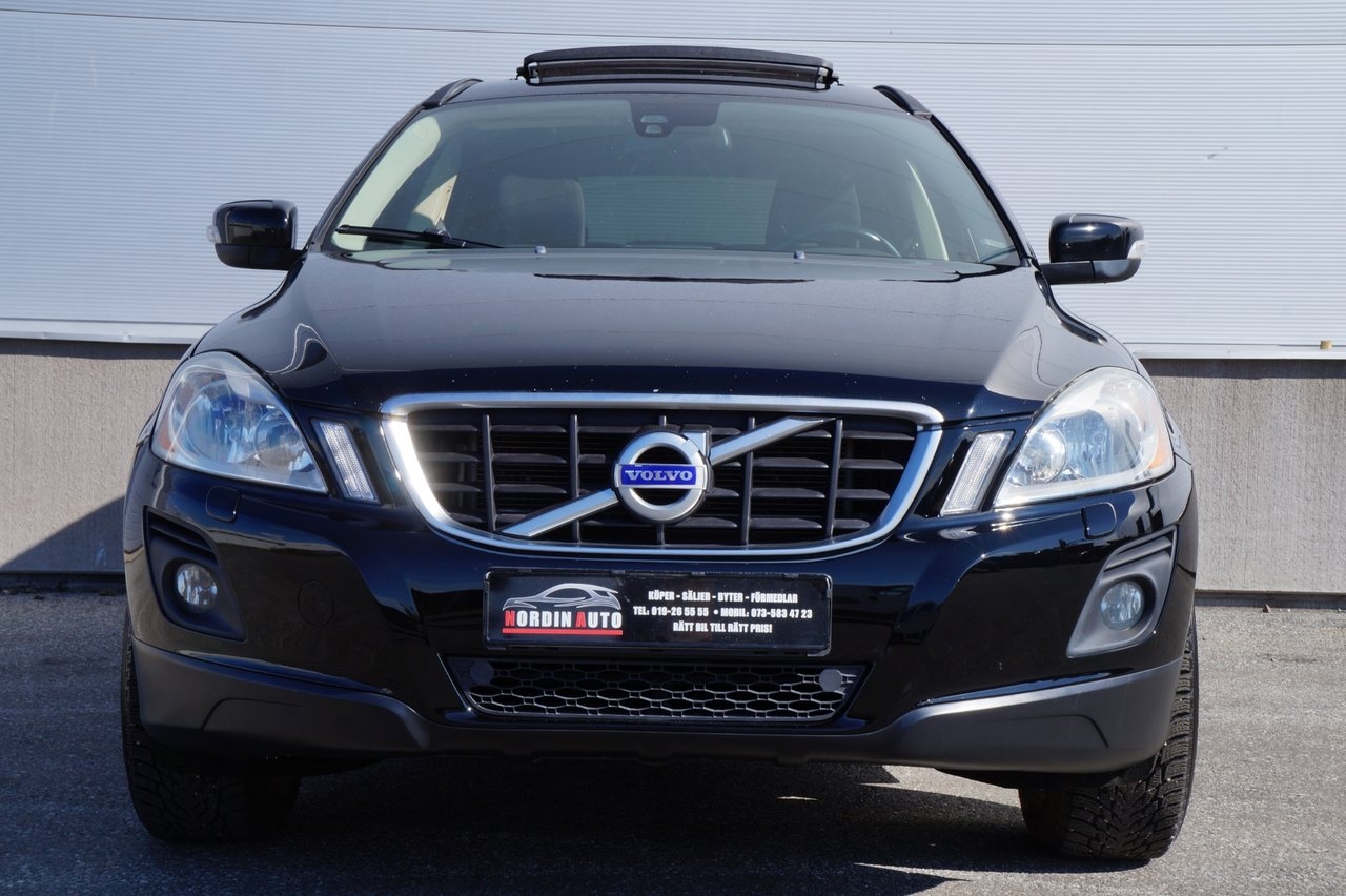 Volvo XC60 2.4D Geartronic Kinetic 2010, kuva 2/10