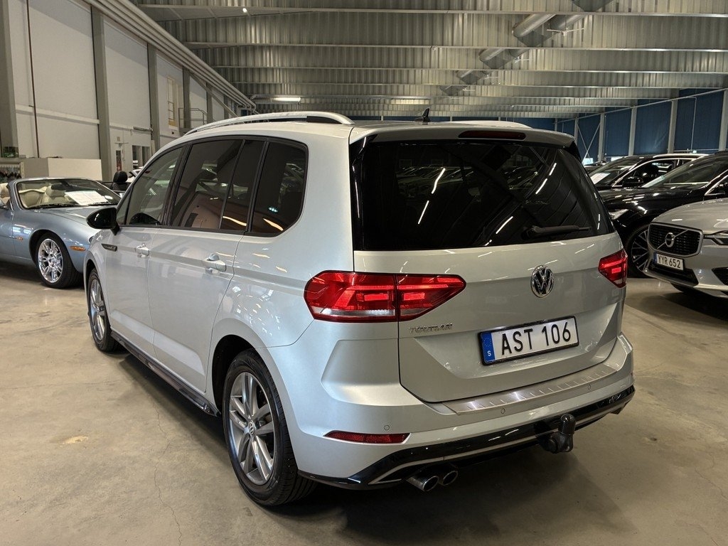 Volkswagen Touran 2018, photo 6/10
