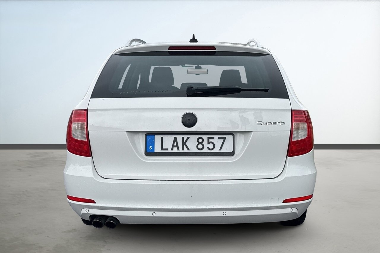 Skoda Superb 2011, bild 4/10