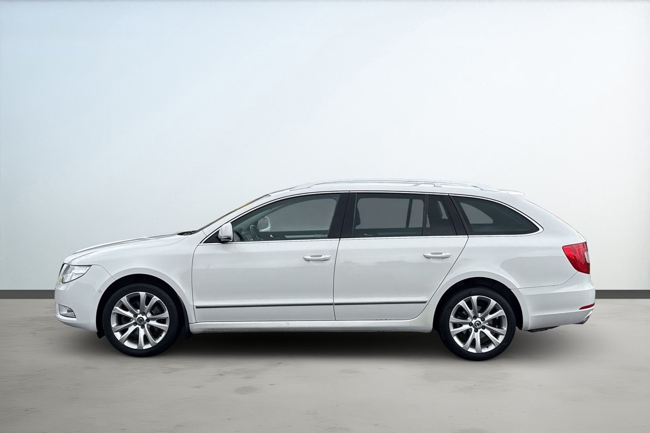 Skoda Superb 2011, bild 2/10