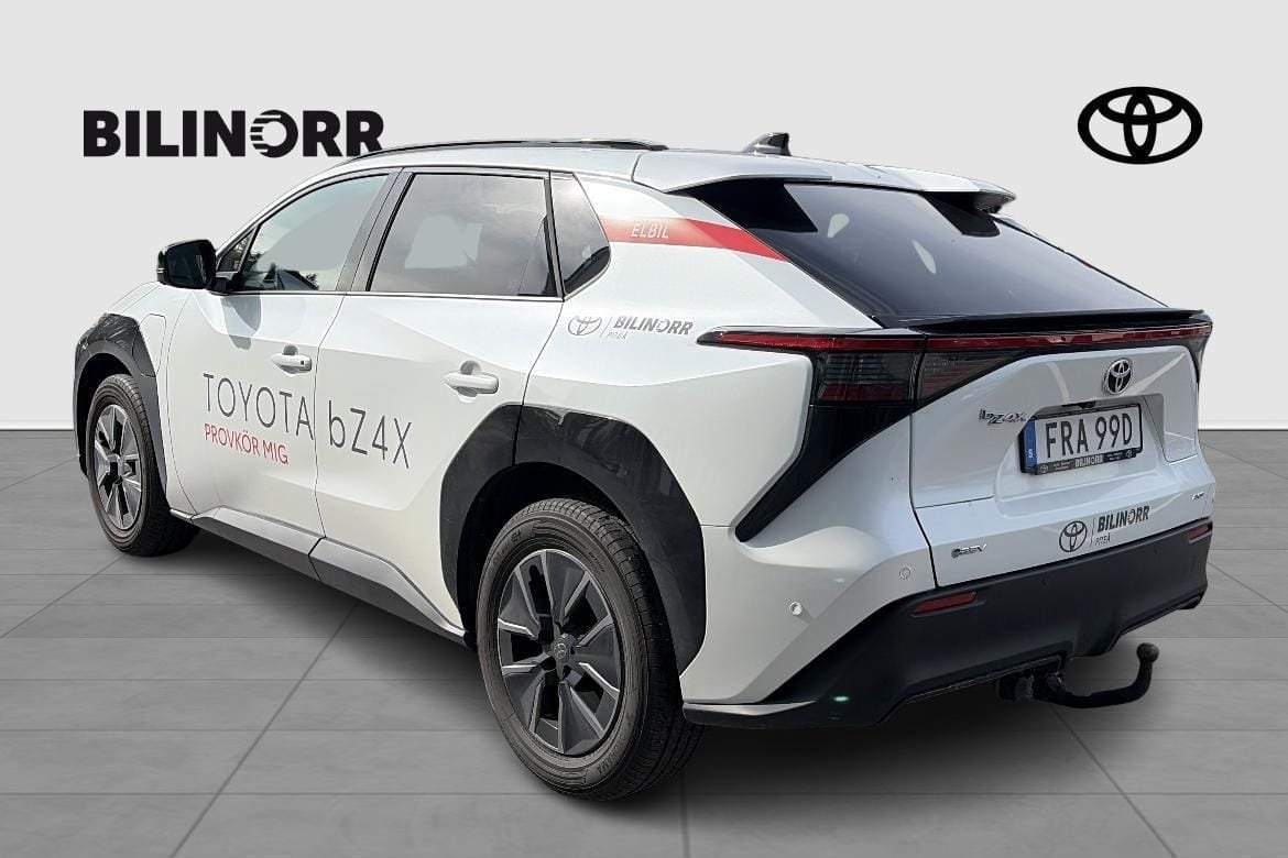 Toyota bZ4X Executive AWD 73,1 kwh 343hk 2025, bild 2/10
