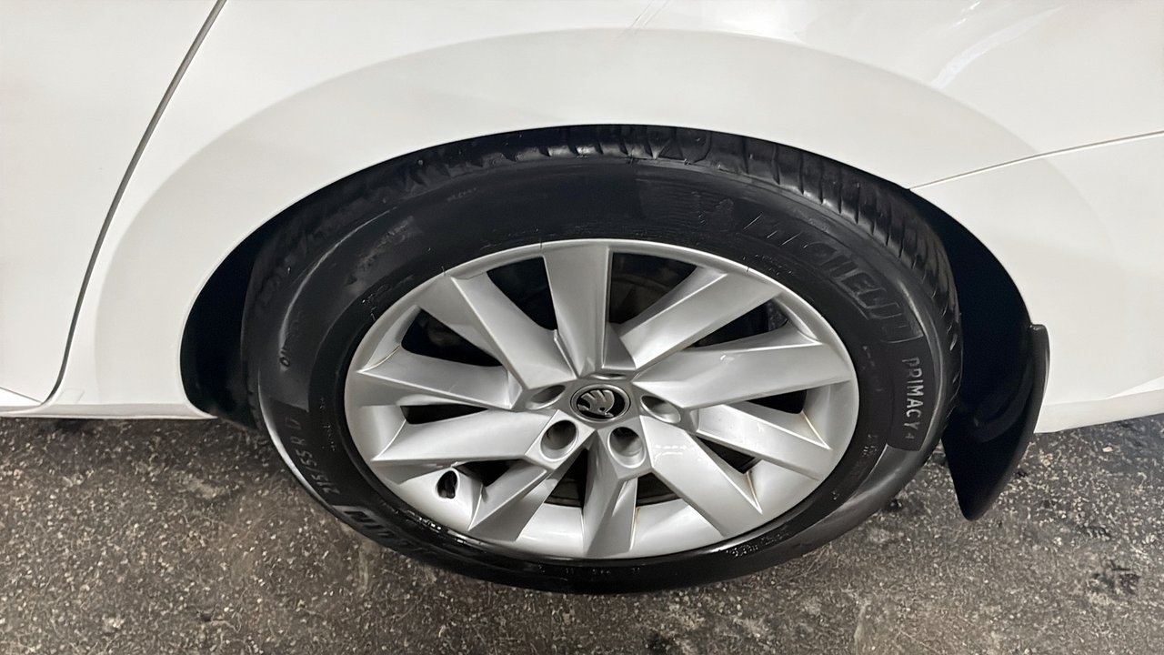 Skoda Superb 2019, photo 5/12