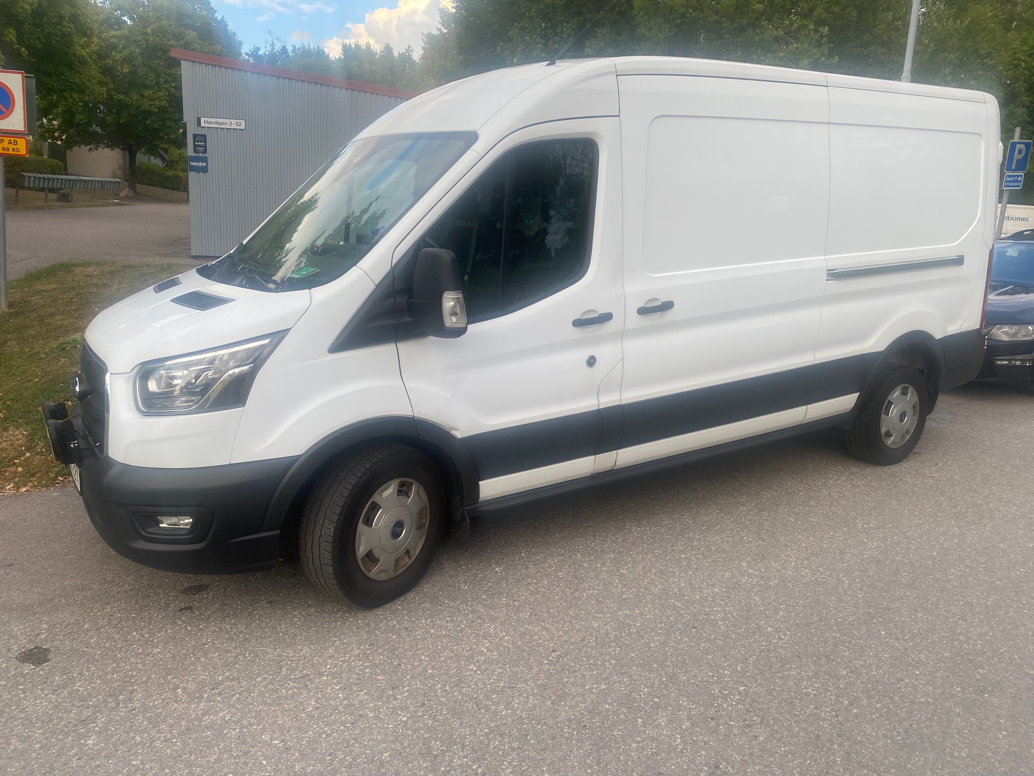 Ford Transit 350 2.0 EcoBlue Manuell 2022, bild 2/5