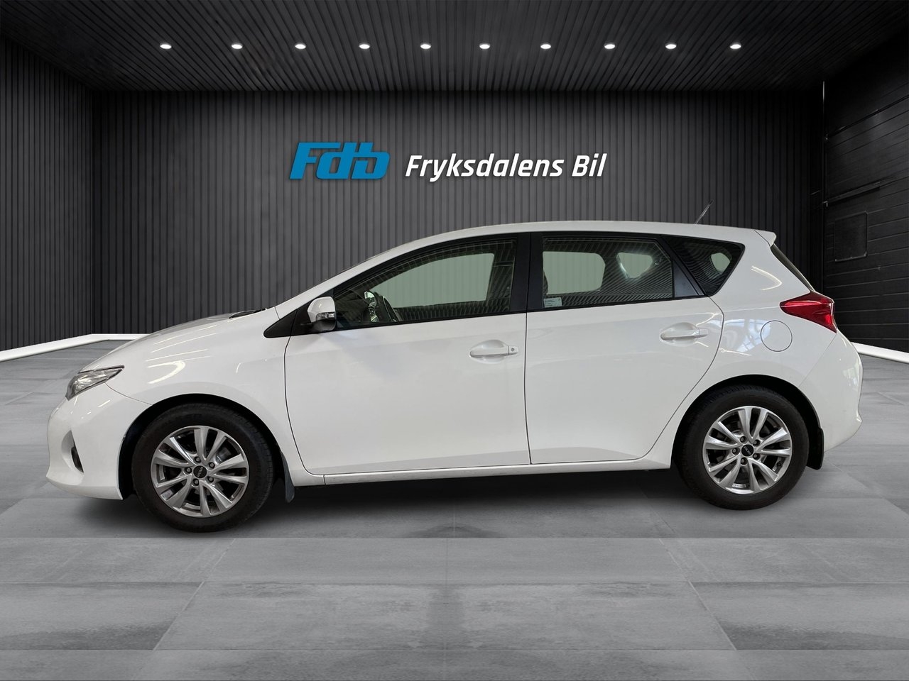Toyota Auris 1.6 Valvematic Life Euro 5 2013, bild 2/10