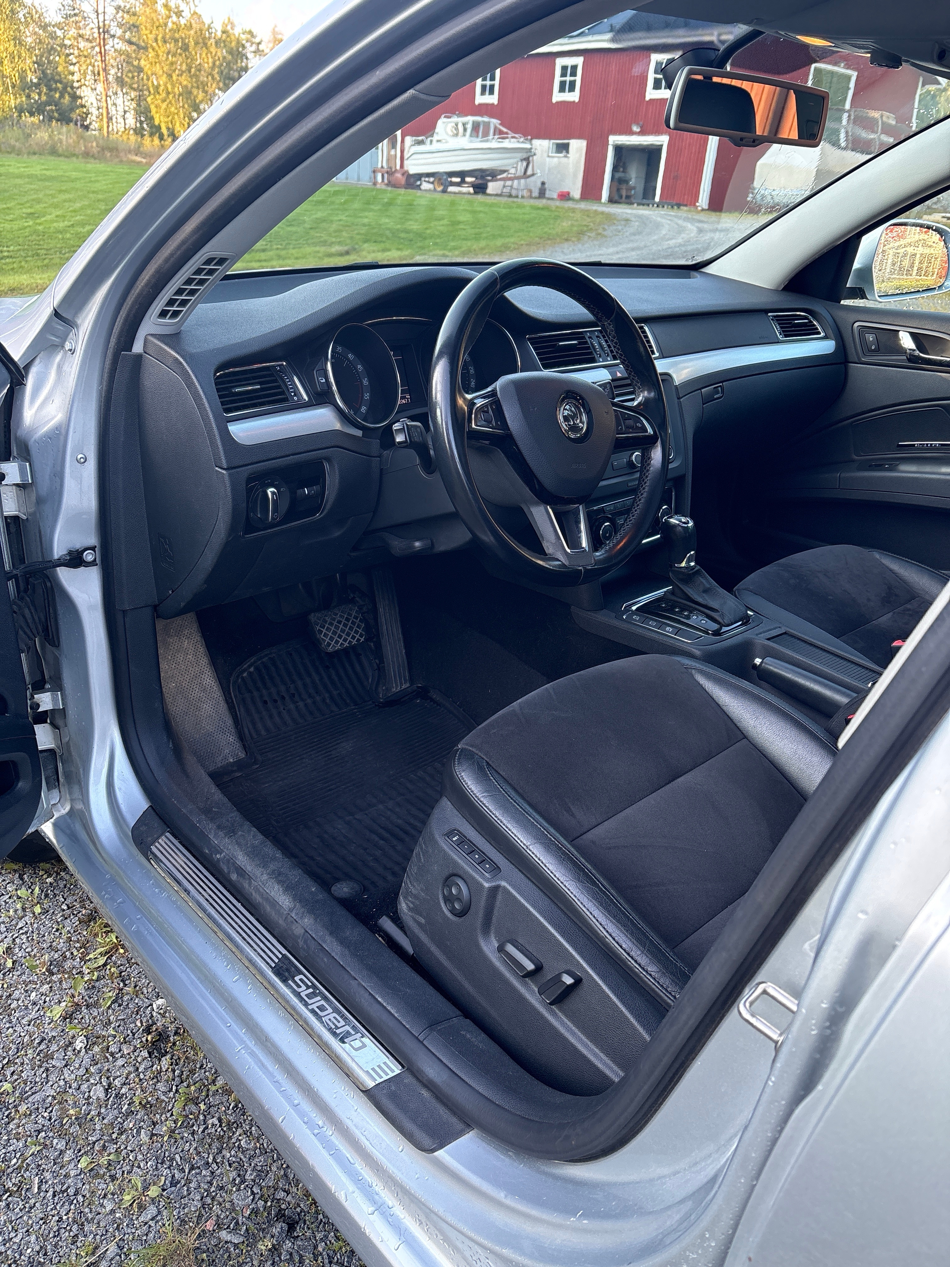 Skoda Superb 2015, bild 6/7