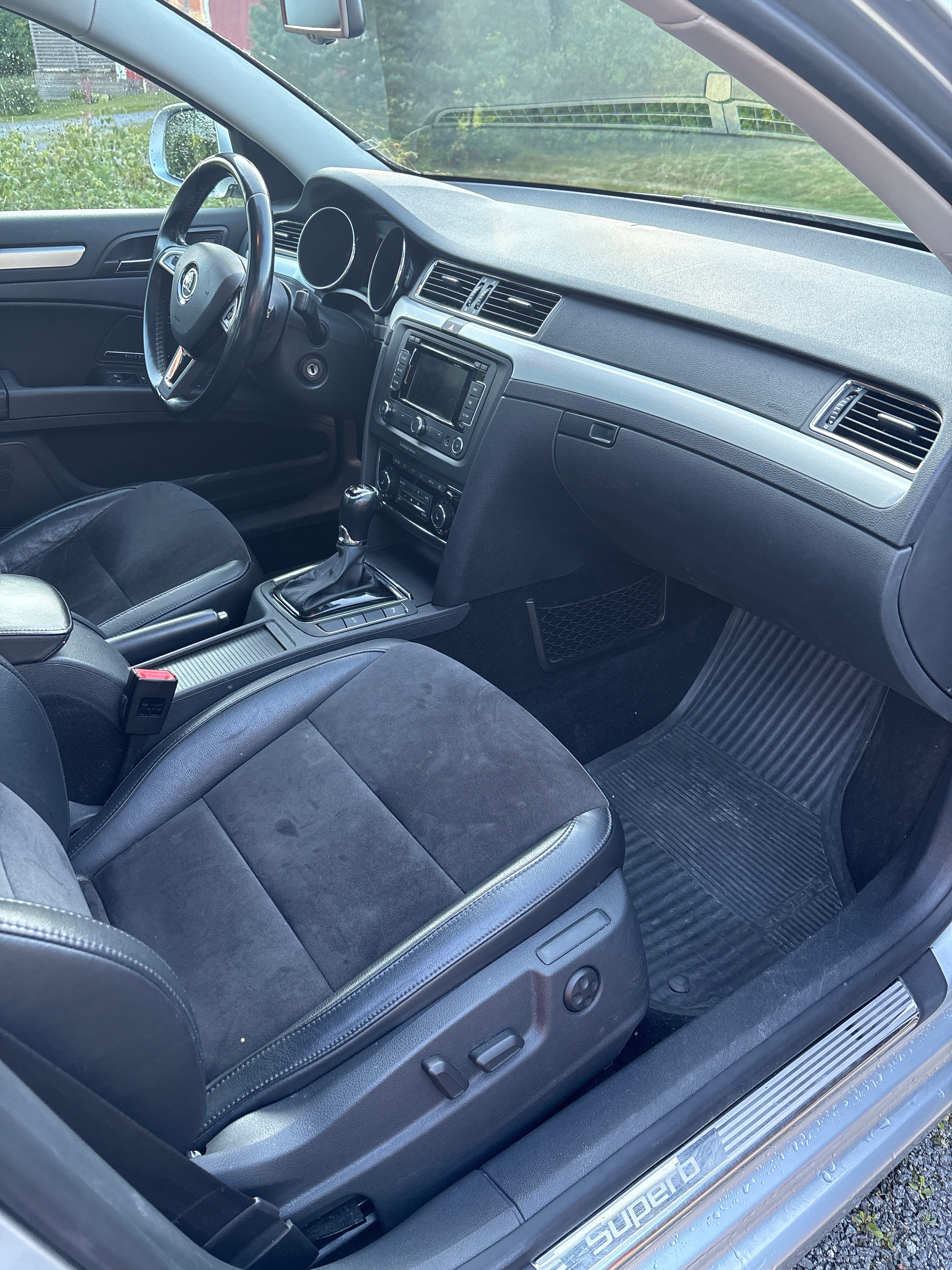 Skoda Superb 2015, bild 2/7