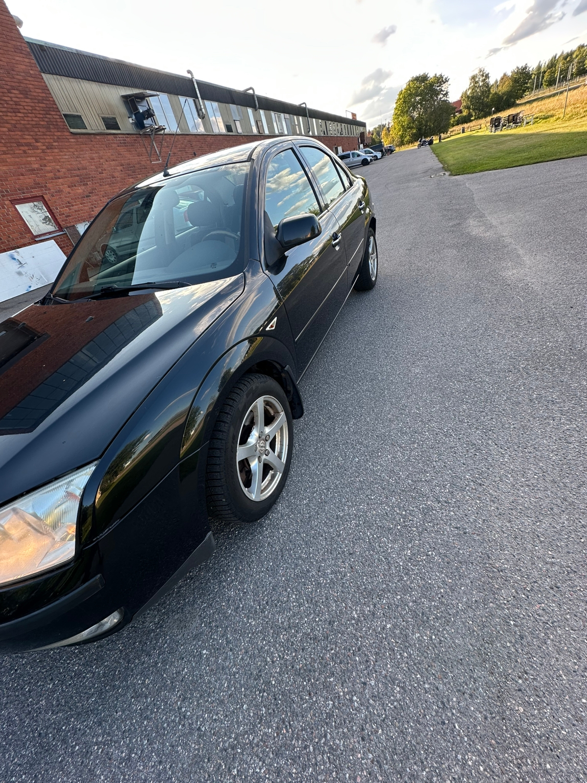 Ford Mondeo Sedan 2.0 Automatisk 2004, bild 3/4