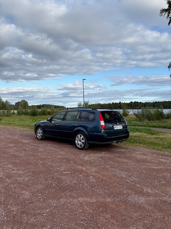 Ford Mondeo Kombi 2.5 V6 Manuell 2005, bild 2/5