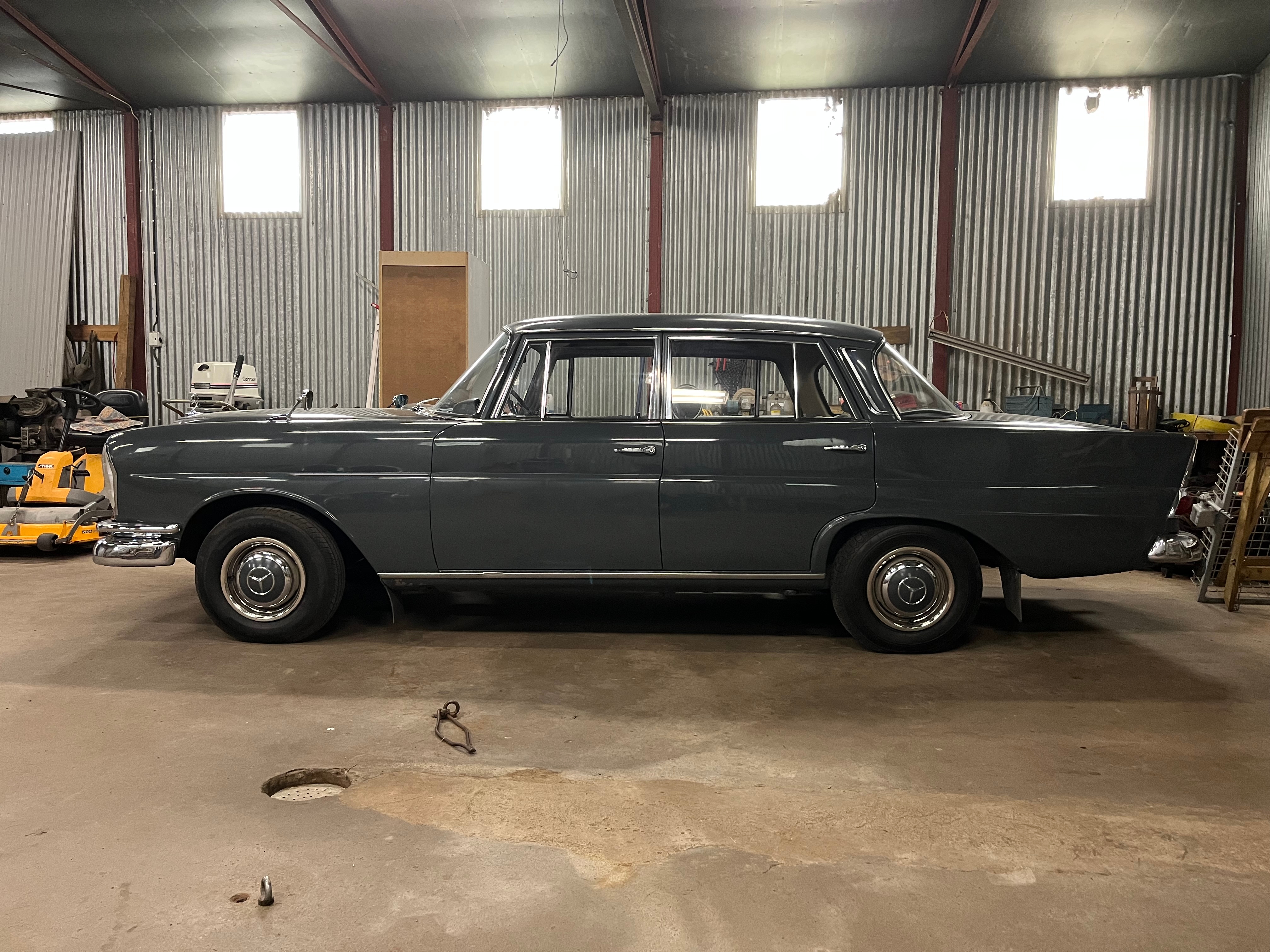 Mercedes-Benz 220 Sedan Manuell 1963, bild 3/10