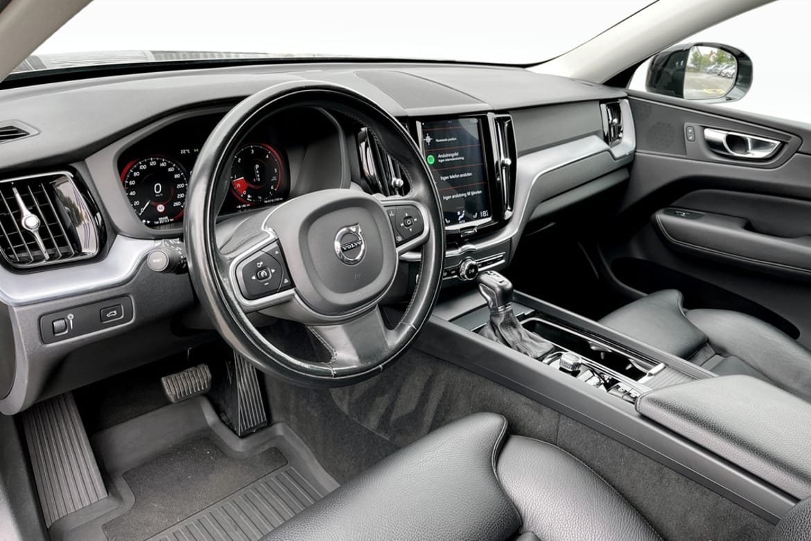 Volvo XC60 D4 Momentum Advanced Edition 2020, photo 5/9